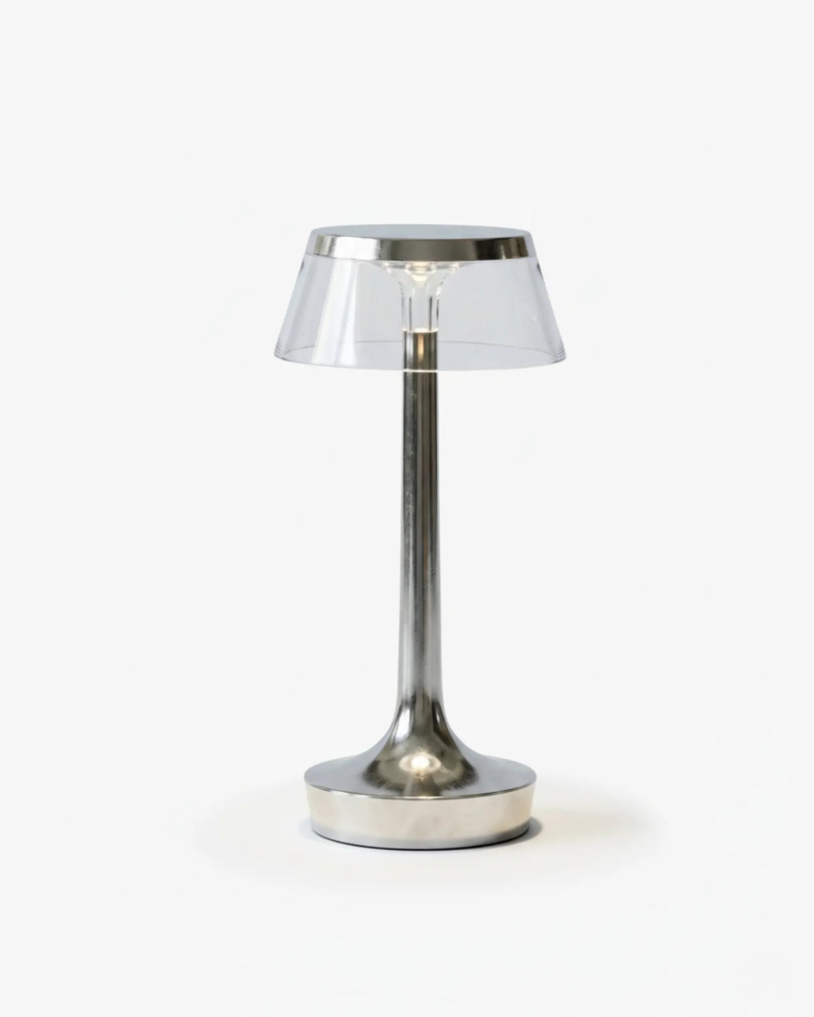 Lampe de table a poser sans fil argent, tactile et rechargeable – modèle orin par Korven Studio.