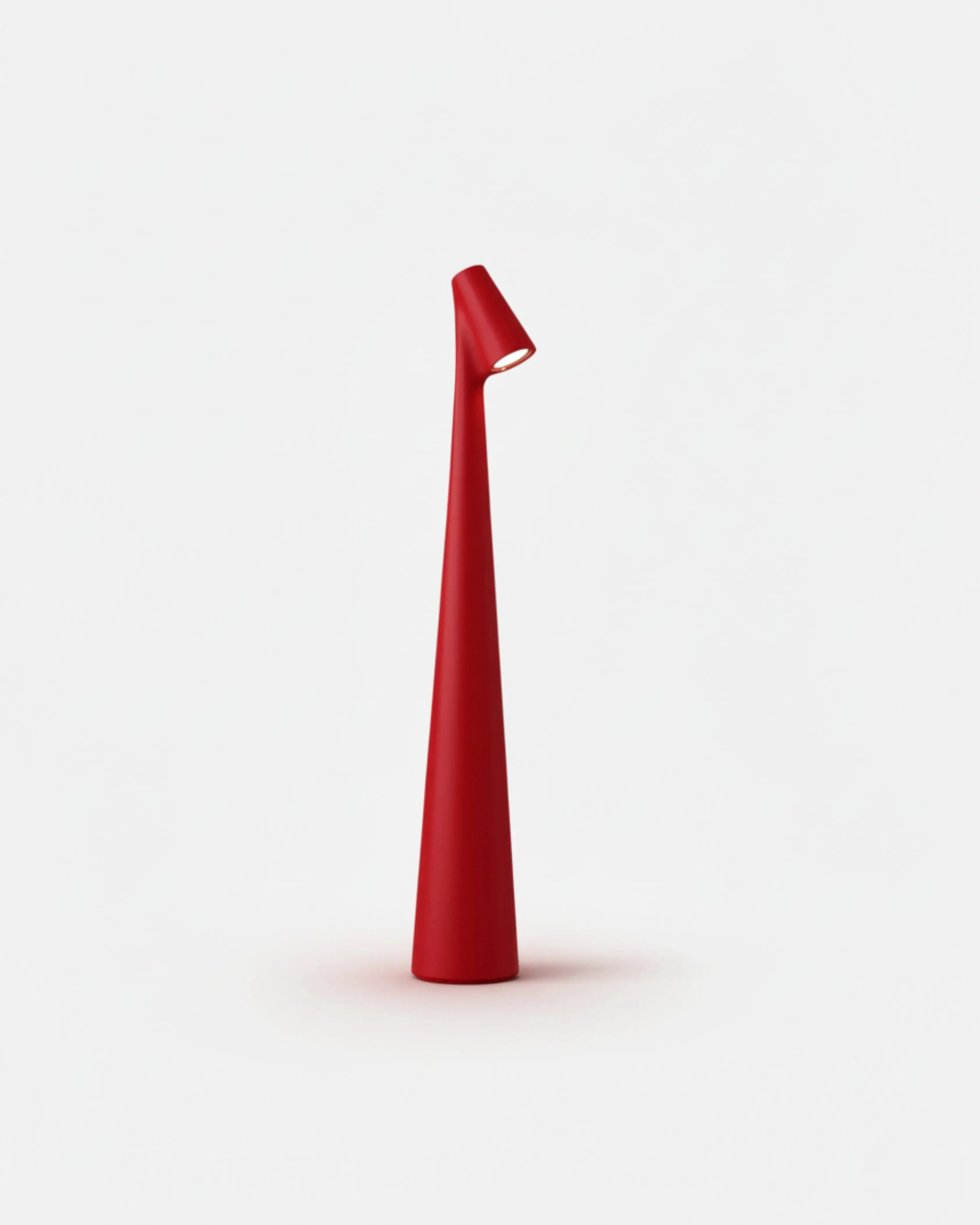Lampe sans fil rouge rechargeable – modèle Nora par Korven Studio.