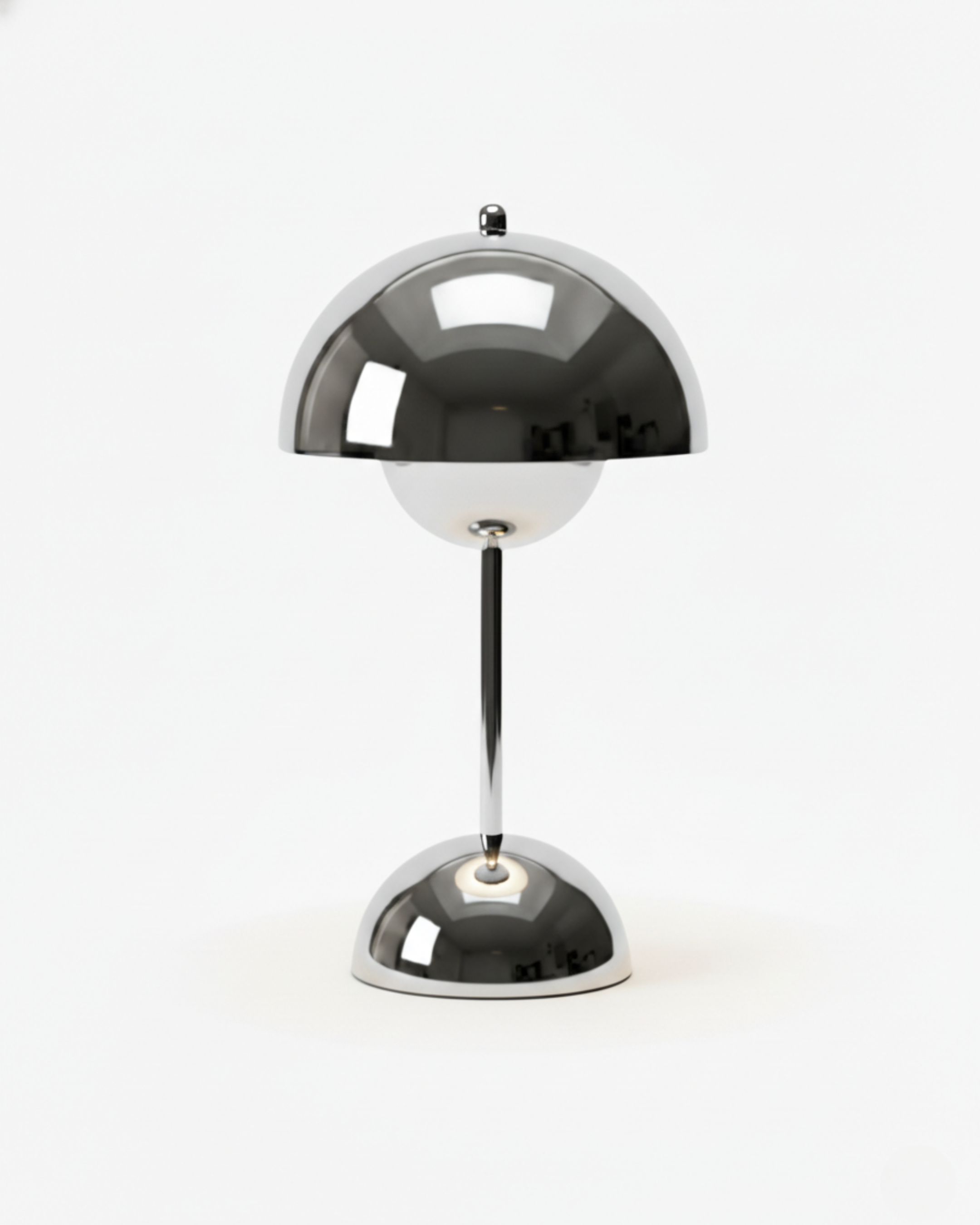 lampe sans fil chrome tactile modele oden par korven studio 