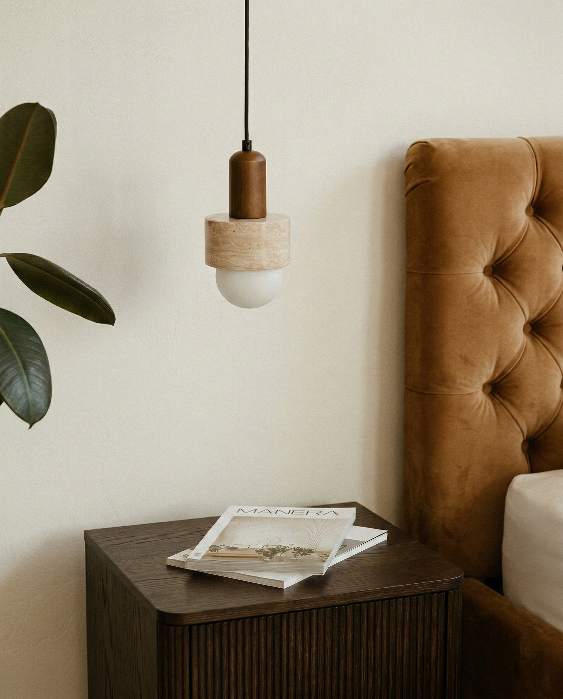 Suspension lampe de chevet Lykta travertin wabi sabi par korven studio